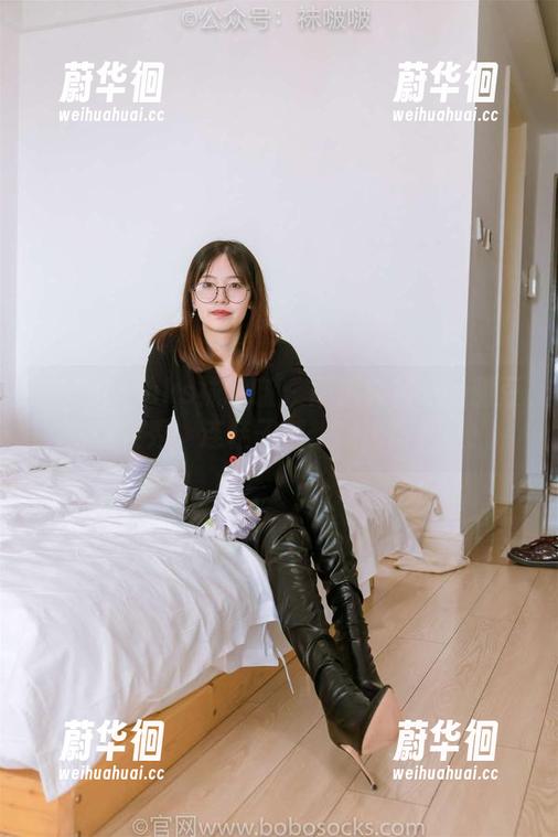 BoBoSocks袜啵啵 - 原图真相：小甜豆的皮鞋秀，连鞋子都想蹦出屏幕了！