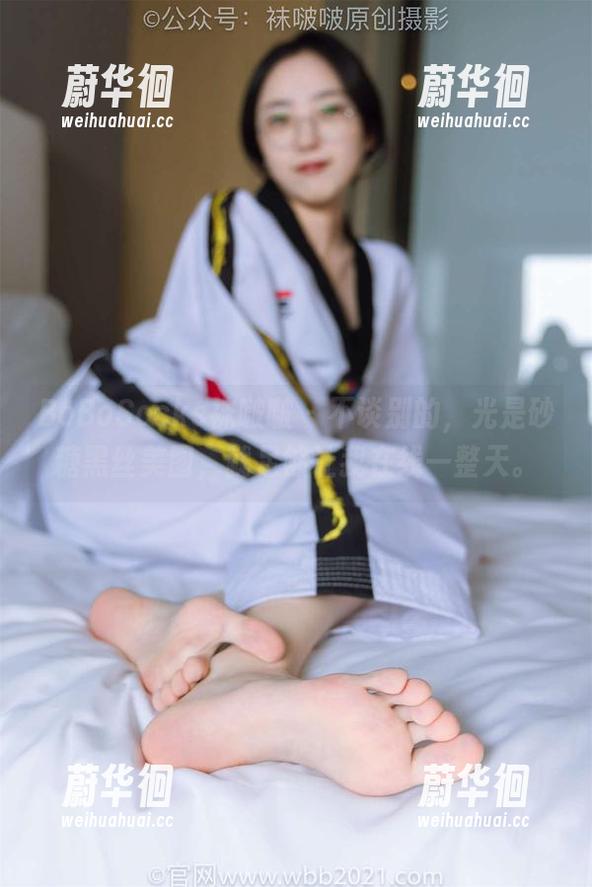 BoBoSocks袜啵啵 - 不谈别的，光是砂糖黑丝美图，就足够让我在线一整天。