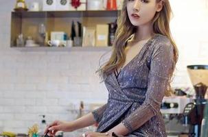 Feilin嗲囡囡 - 网盘一探究竟:Emily顾奈奈酱浴室作品,欢乐不止
