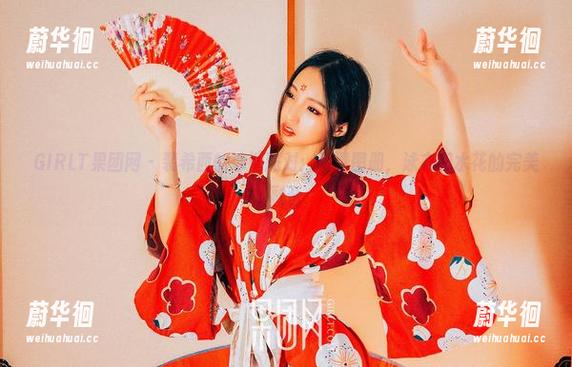 GIRLT果团网 - 裴希西的泳池派对：高清图册，泳衣和水花的完美融合