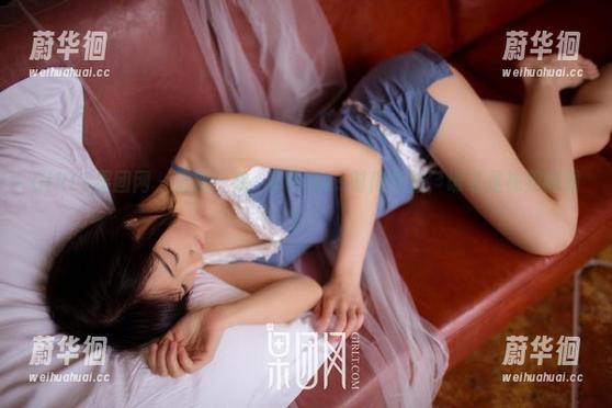 GIRLT果团网 - 最新！龚玥菲棉袜vs时尚街拍，谁才是袜界的霸主？