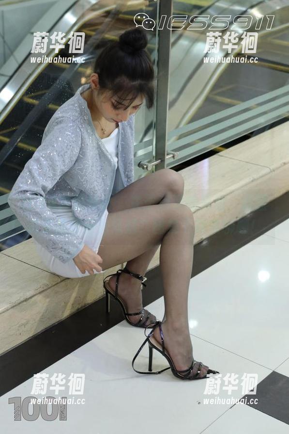 IESS异思趣向 - 关于潇潇的黑丝，红蓝黄是挑衅还是妩媚？图集下载来聊聊！