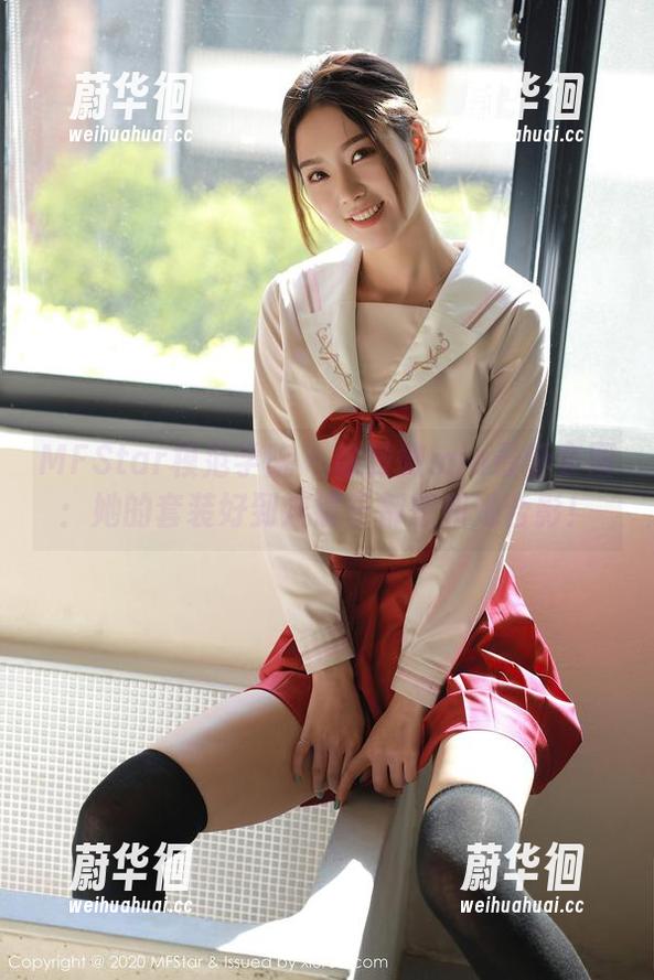 MFStar模范学院 - 徐微微mia最新套图：她的套装好到连镜子都想和她合影！