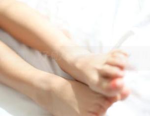 ROSI的短裙精选,裙子和人都被风牵着,谁来解开这一缕风?