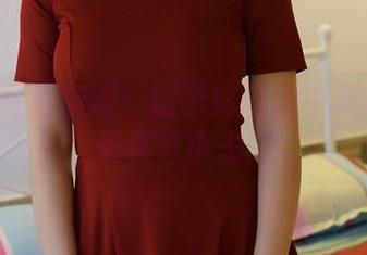 ROSI写真表现：嫩学妹制服中藏着几分天真与小忐忑