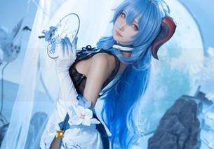 最新COS观察,Seya狮砸默默种草初音兔女郎,不知道会不会被打?