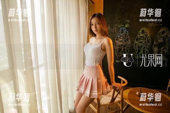 UGirls尤果网 - 周妍希戴上这副眼镜，照出来的照片像是在出卖灵魂？