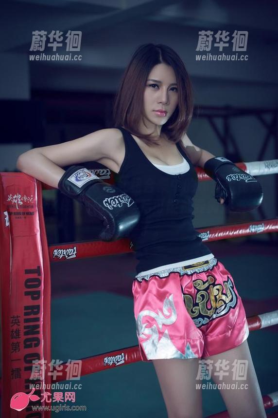 UGirls尤果网-布莱尔昆娜 UGirls尤果网 - 红裙合集中的布莱尔昆娜——这样下去,我以后可能都要倒过来看裙摆了。