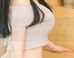 UGirls尤果网 - 随便翻翻:王幼贞的吊带图包与她随性的风格