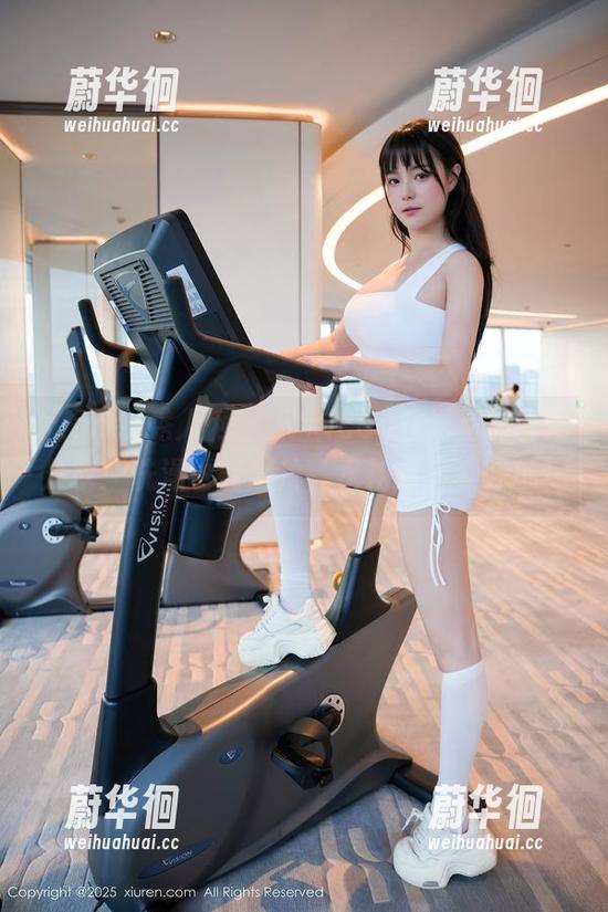 Xiuren秀人网-八宝icey Xiuren秀人网 - 八宝icey在浴室的套图分享:洗澡也能出片,水花四溅真好玩!