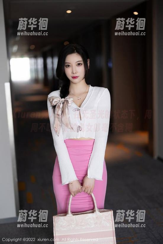 Xiuren秀人网-周周不吃香菜 Xiuren秀人网 - 在无圣光的状态下,周周不吃香菜的兔女郎毫不含糊