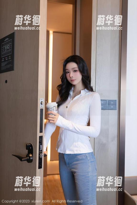 Xiuren秀人网-糯美子 Xiuren秀人网 - 吃药要趁早,糯美子护士图包搞怪上线!