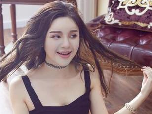 YouWu尤物馆 – 别眨眼，Seven小七的比基尼合集，就像夏天的海滩一样热辣啊！