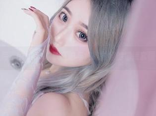 懒懒的午后,eloise软软私拍与纯欲拉姆的缱绻套图一触即发