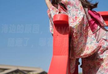 这组海边的原图，wuyo(우요)实在是太随意了，哪有明星的样子！