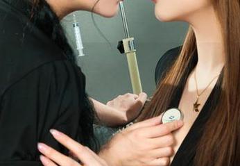 丽柜 – 轩轩的护士写真，居然神奇地暴露了另一个我心中的“白衣天使”。
