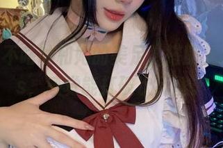 九言从不咕咕和她的美足,搭配上高清cos,感觉能打破次元壁。