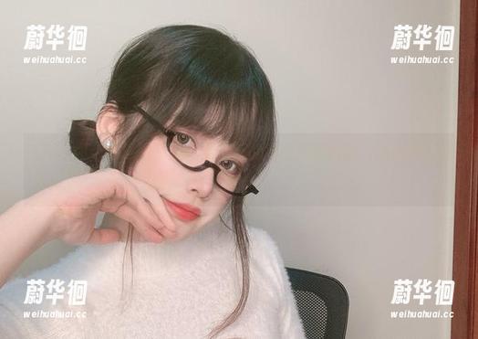 拜托，你十七鸽的灰色护士绝对能治愈你的眼睛，高清壁纸速来！