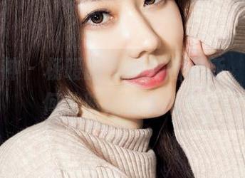 克拉女神 - 杨暖的美腿套图更新，腿部为何此时如此大气…