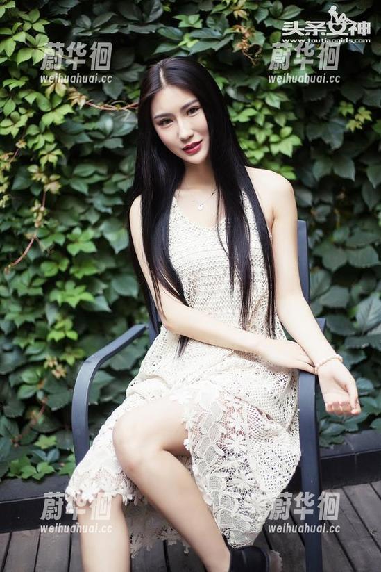头条女神 - 小晴子户外秀：高清在线，空气里都是自由的味道