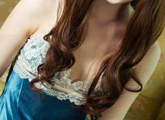 头条女神 - 李丽莎的御姐写真精选：它会让我不自觉地想多看几眼！