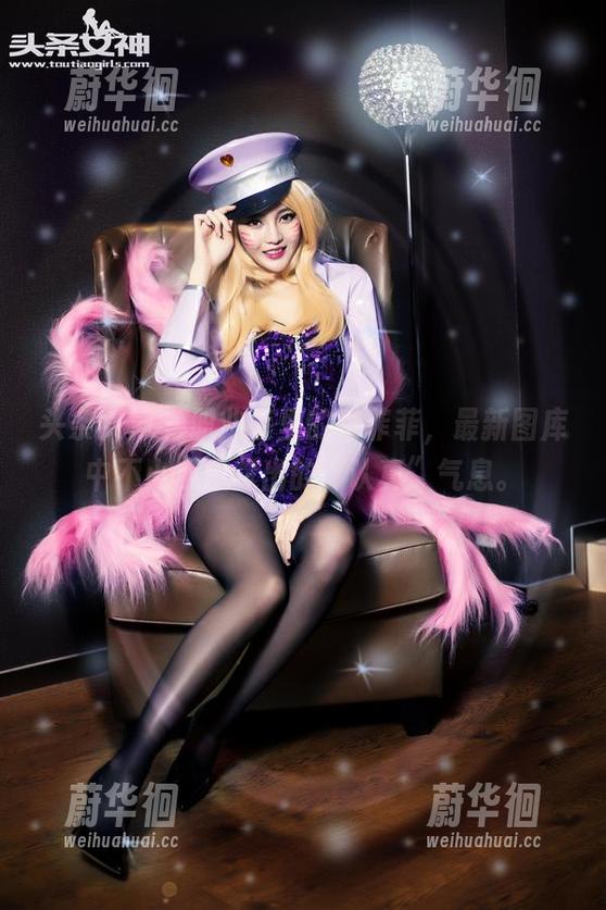 头条女神-穆菲菲 头条女神 - 职业装里的穆菲菲,最新图库中不小心流露出的“认真”气息。