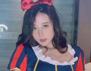 私拍作品？奈汐酱Nice的油亮难以抗拒，半夜想歪了。