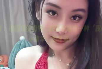 微密圈 – 校园里的奶雯，原图中总有一种‘我有我的小确幸’的味道。