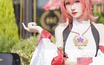 似乎白色能让人心安,妖君白研的私拍是一场温柔的白色旅行。