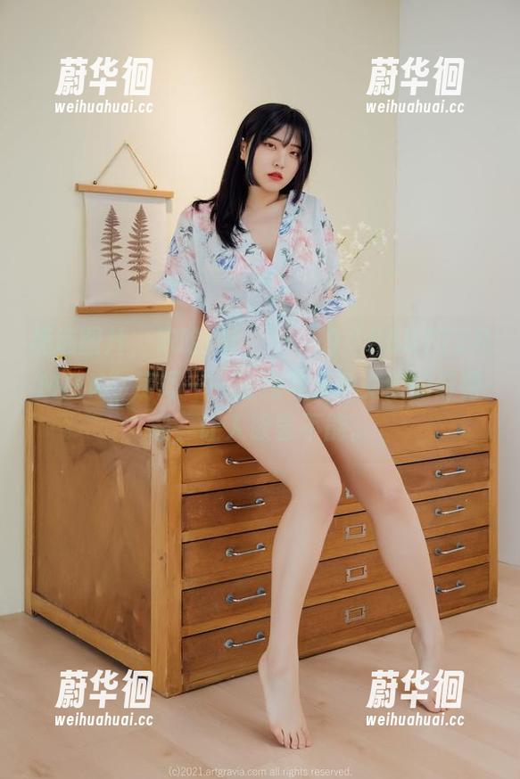 精选图片，宋哈娜(송하나)的“BBUTTERMILK”房间——简约与复杂交织的奇特感，让人欲罢不能。