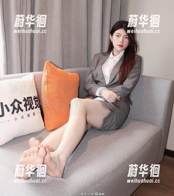 小众视觉-玲玲 小众视觉 - 这不是简单的写真集,玲玲女孩等你来下载,准备好了吗?