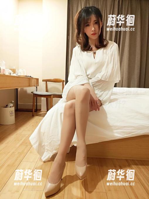 原图里小女巫露娜的镂空，恍惚间觉得这是艺术的界限，还是我脑洞大开？