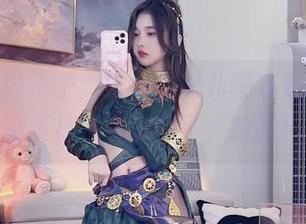 最新坐卧不宁：小小奶瓶儿睡衣照，原图都要打呼噜都醒了，哈哈！