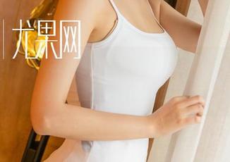 尤果网 - 泳装写真里的周妍希,究竟是在撩人,还是在耍宝?