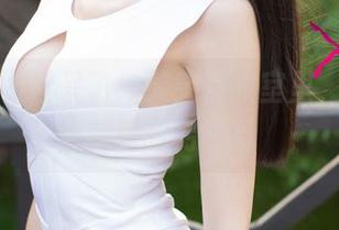 尤果网 - 看呆了!笑笑在教室里,高清写真里的另一面