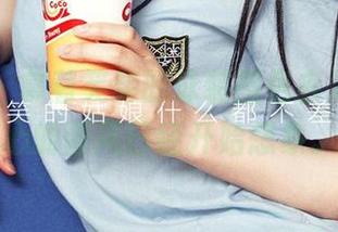 尤果网 – 拿着笑笑的泳装图包去海滩，内心的画风已经开始想象。