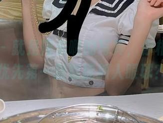 微密圈 - 就是阿朱啊的写真，你相信圈友优先第一张就能抓人眼球？