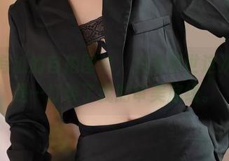 从未有过的自拍图包,抖娘利世这次真的是…打破了我的审美底线。