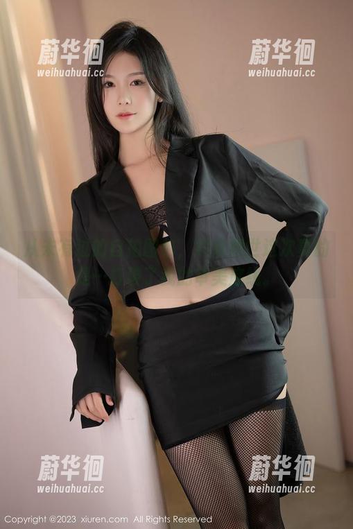从未有过的自拍图包，抖娘利世这次真的是…打破了我的审美底线。