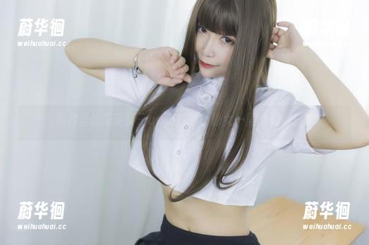 抱走莫子aa 照片里的抱走莫子aa,与黑色修女一同舞动的旋律