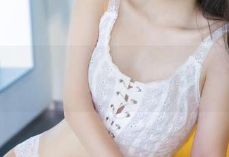 推女神 – 施忆佳Kitty酱的作品，浴室=撩人的画布？