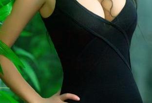 推女郎 - 裸足全集下载来一发,李七喜的姿态会让你流连