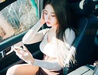 婚纱cos照，普美Bomi(보미)一寸不差，瞧，她照得跟婚礼现场一样欢乐！