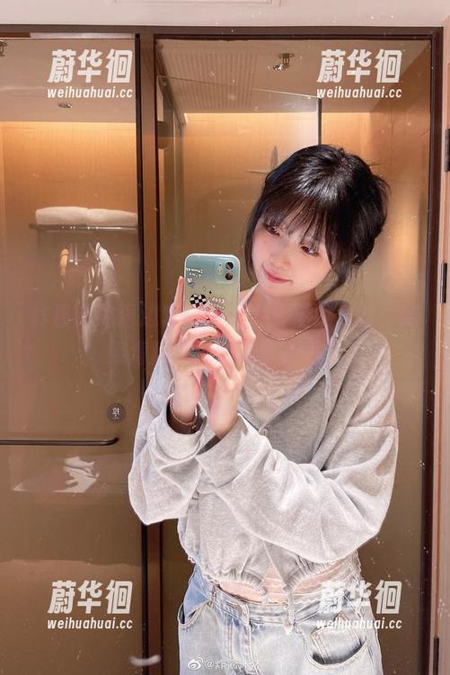 炸酱沐沐 炸酱沐沐海边套图:想做个精致女孩,结果海风把我吹成了小丑!