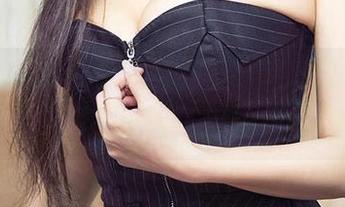 爱尤物 – 娜依灵儿的万圣节写真：当“女巫”插上了自拍杆