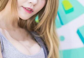 爱蜜社 – 分享不过分吧？心妍小公主的黑丝旗袍我已经盯了好久。
