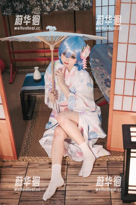 神沢永莉 从卫衣到黑丝,神沢永莉的私房作品让人迷失在牛仔裤的边缘…