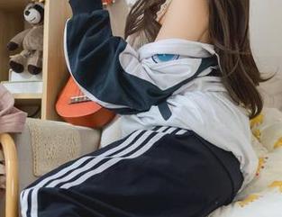 最新制服作品来了，神沢永莉再次翻转你的想象，更新的一步不落！