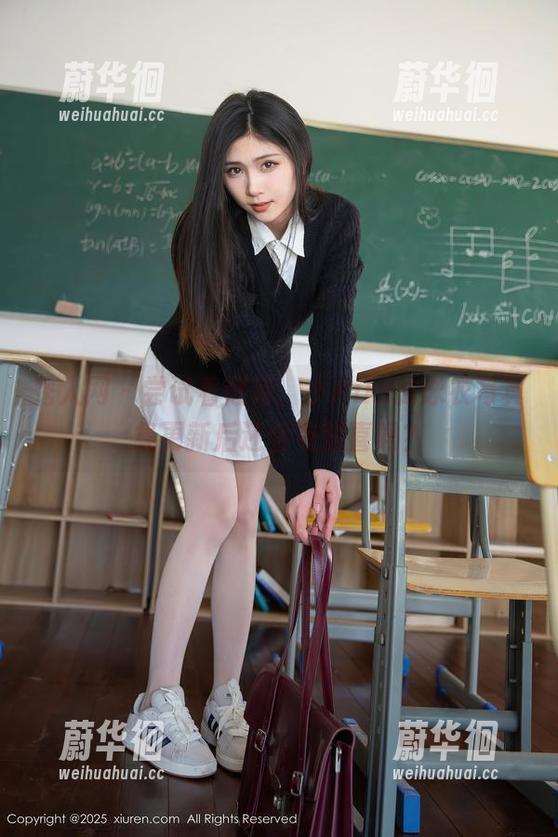 秀人网-小Kiki 秀人网 - 尝试着期待,小Kiki的泳衣写真集更新后还会有惊喜吗?