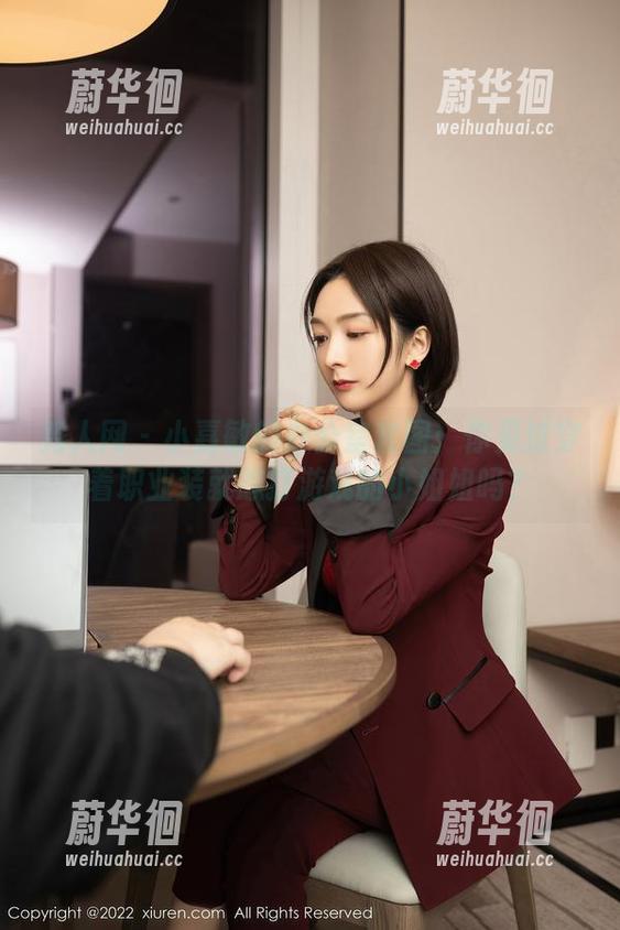 秀人网-小嘉敏 秀人网 - 小嘉敏的办公室套图:你见过穿着职业装就想打游戏的小姐姐吗?